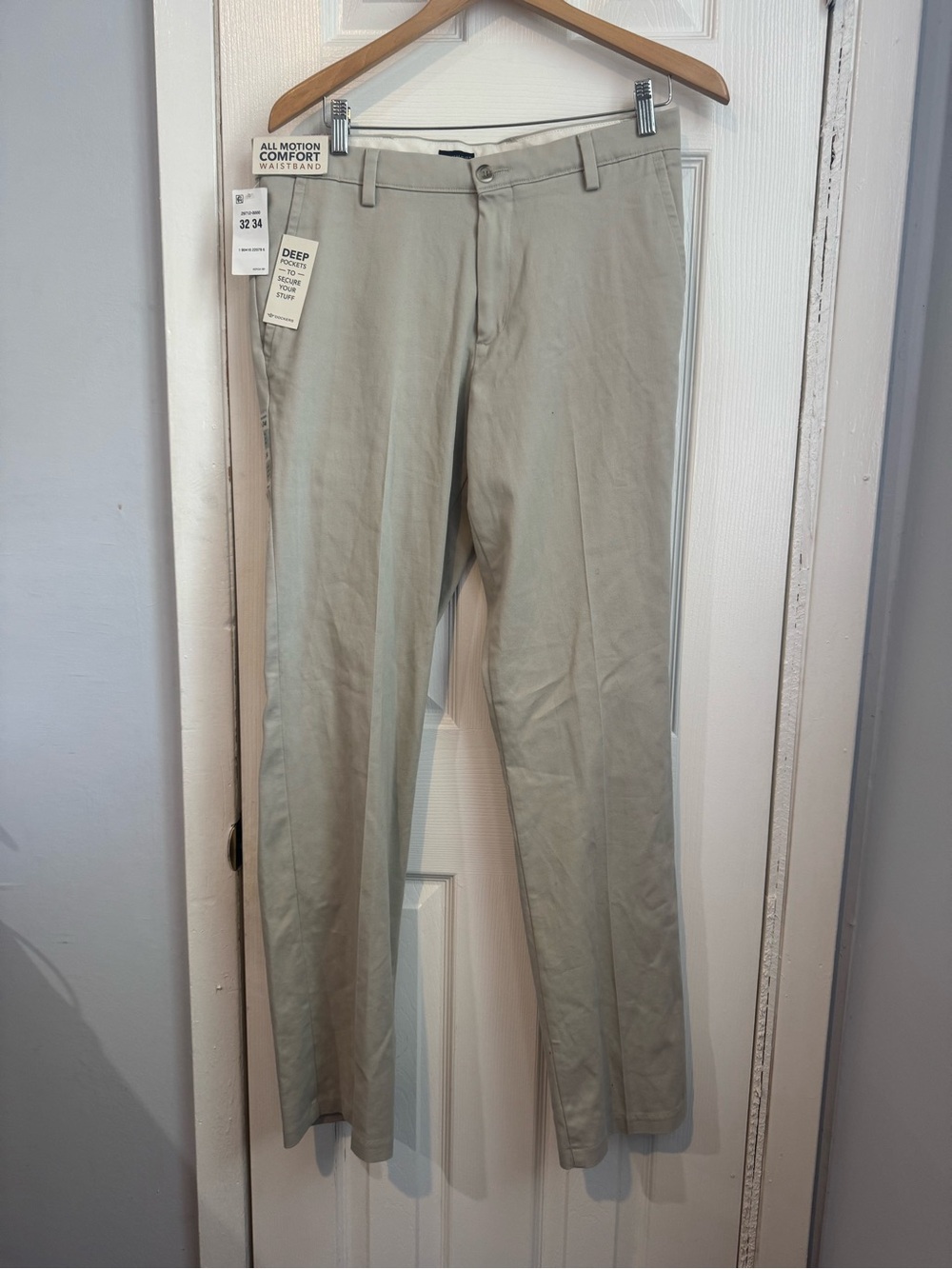 NWT Dockers Khaki Straight Fit Pants